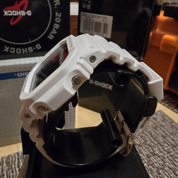 Near Mint! White Casio G-Shock GW-M5610MD-7 . Multi Band 6 Solar - Picture 6 of 13